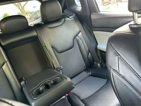 Used 2023 Jeep Compass Latitude AWD/4WD image 15