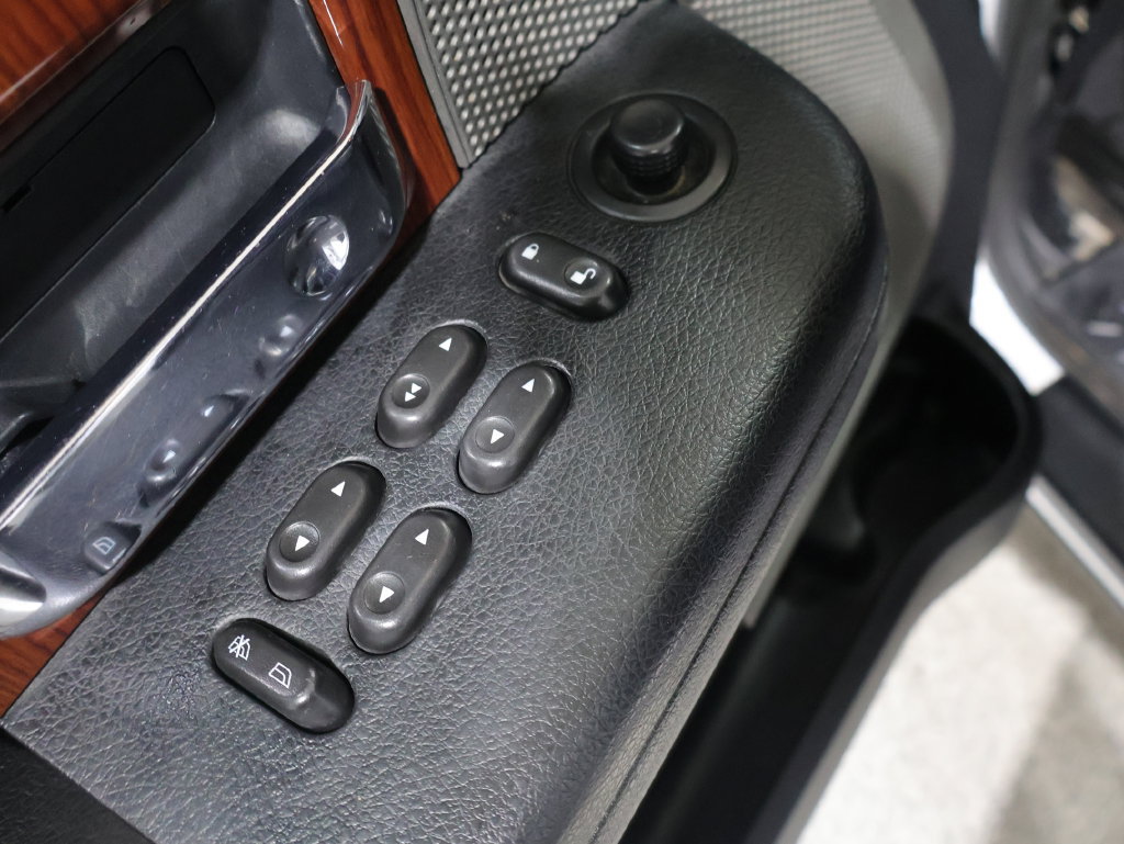 Used 2005 Ford F150 Lariat AWD/4WD image 19
