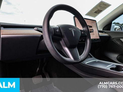 Used 2022 Tesla Model Y Long Range AWD/4WD image 26