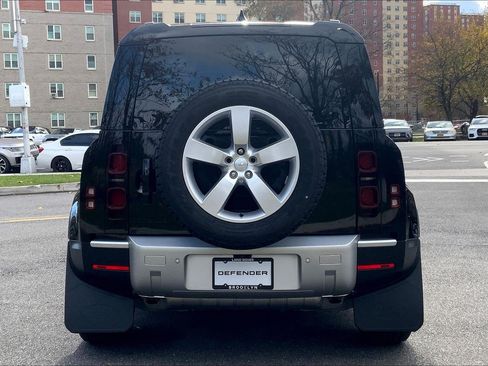 Used 2025 Land Rover Defender 110 S image 4