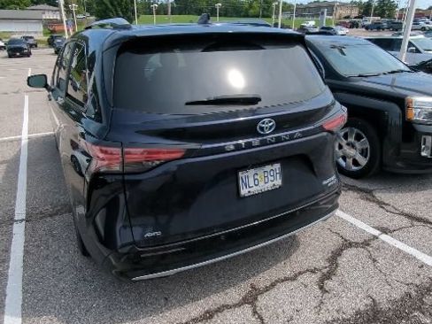 Used 2022 Toyota Sienna Platinum AWD/4WD image 12