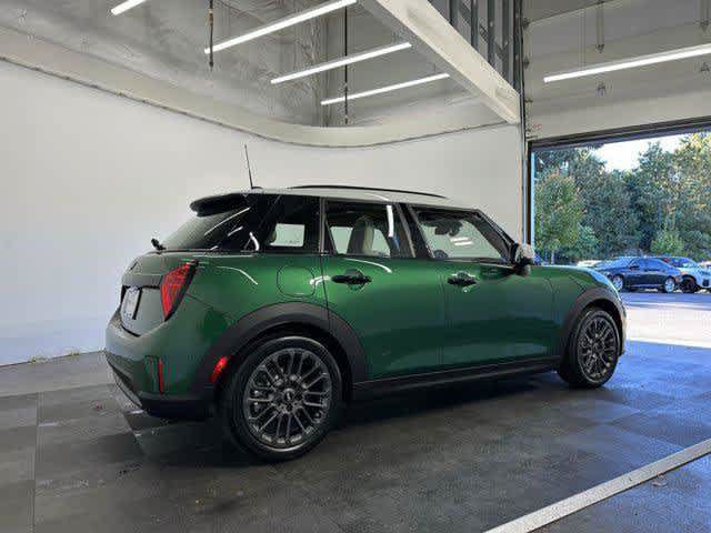 Used 2026 MINI Cooper 4-Door Hardtop FWD image 6
