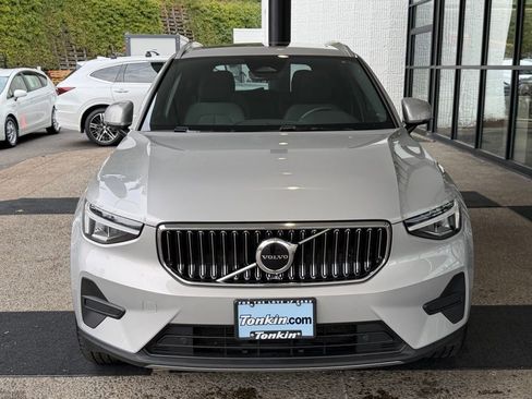 Used 2024 Volvo XC40 B5 Core AWD/4WD image 3