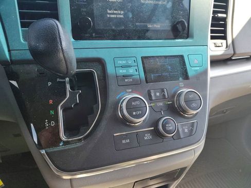 Used 2015 Toyota Sienna LE FWD image 16