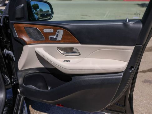 Used 2023 Mercedes-Benz GLS 450 4MATIC image 32