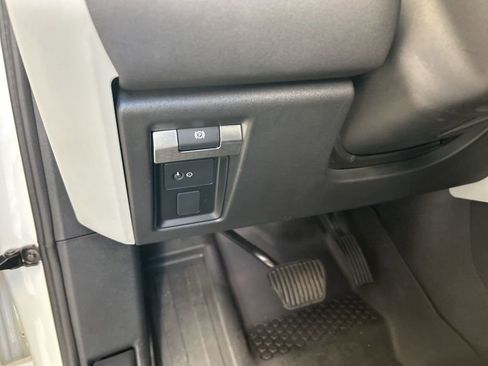 Used 2020 Land Rover Defender 110 SE image 51