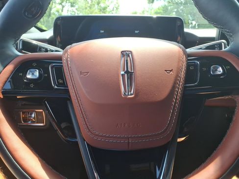 Used 2025 Lincoln Aviator Reserve AWD/4WD image 14
