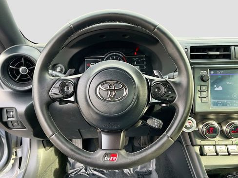 Used 2023 Toyota GR86 image 11