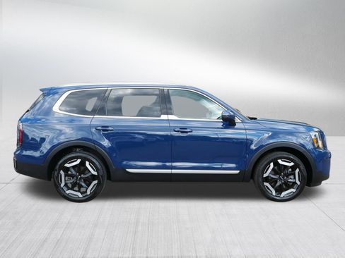 Used 2024 Kia Telluride EX w/ EX Captain's Chair Package AWD/4WD image 8