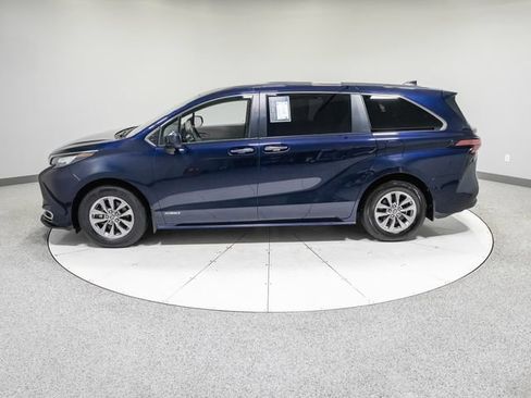 Used 2021 Toyota Sienna XLE AWD/4WD image 34