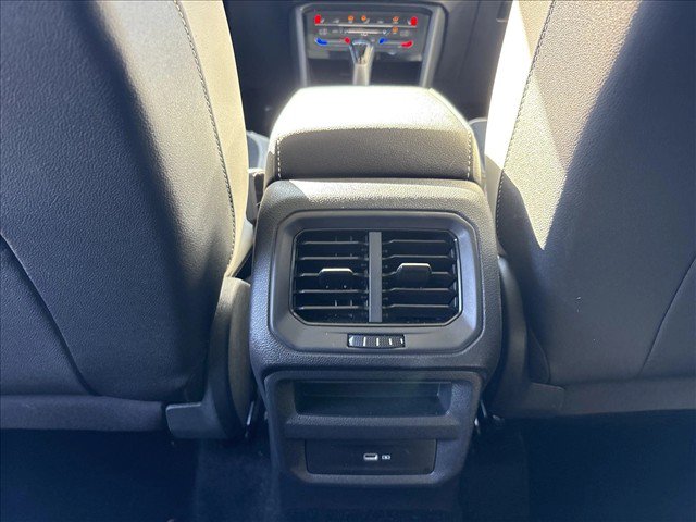 Used 2025 Volkswagen Taos SE FWD image 22