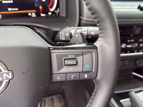 Used 2025 Nissan Rogue Platinum w/ Platinum Premium Package FWD image 23