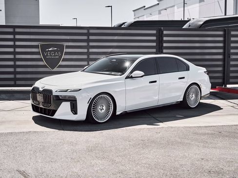 Used 2025 BMW 760i xDrive w/ Premium Package AWD/4WD image 5