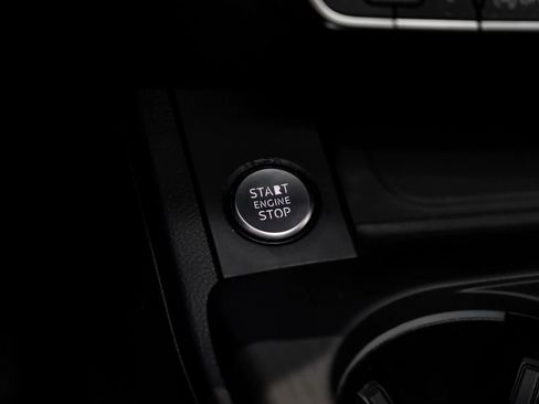 Used 2017 Audi A4 2.0T Premium image 22