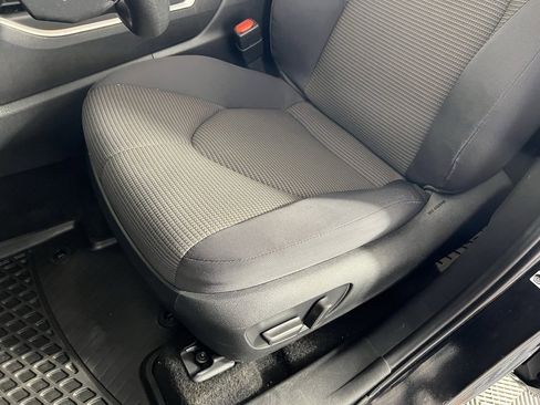 Used 2024 Toyota Highlander LE image 17