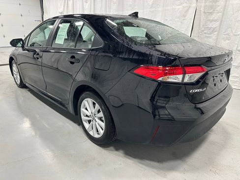 Used 2025 Toyota Corolla LE w/ LE Premium Package image 5