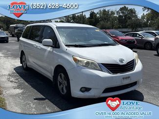Used 2014 Toyota Sienna LE FWD video 1