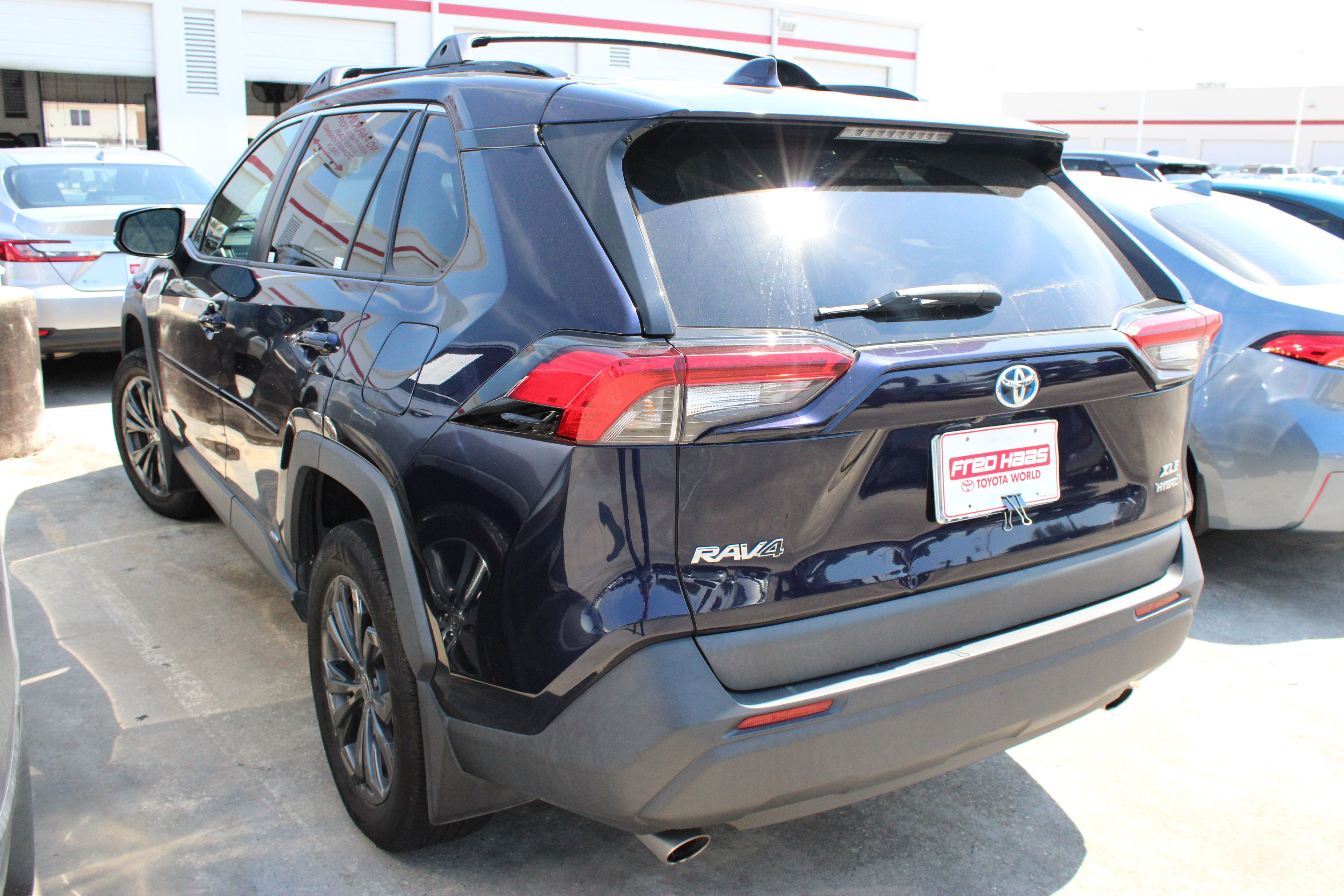 Used 2023 Toyota RAV4 XLE Premium AWD/4WD image 6