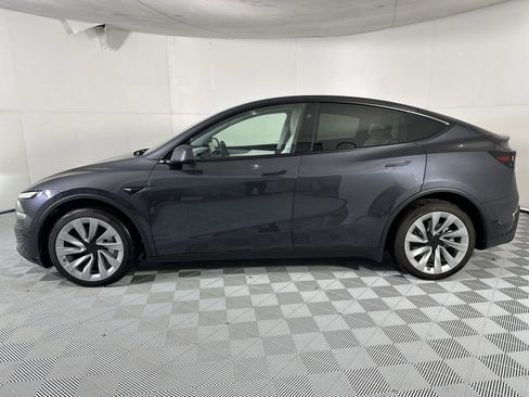 Used 2026 Tesla Model Y 2WD image 5