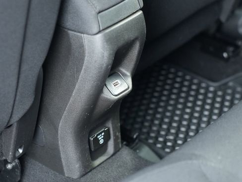 Used 2021 Jeep Renegade Latitude w/ Luxury Group I image 24