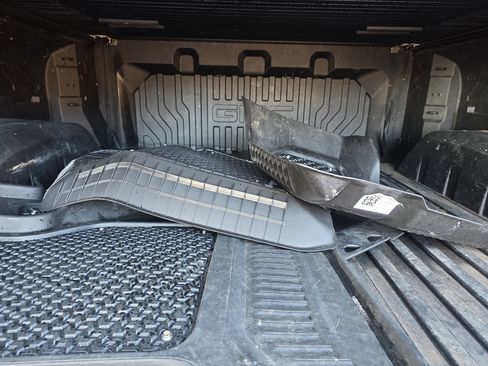 Used 2024 GMC Sierra 1500 AT4 w/ Technology Package image 7