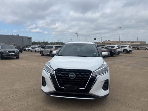 Used 2023 Nissan Kicks SV image 5