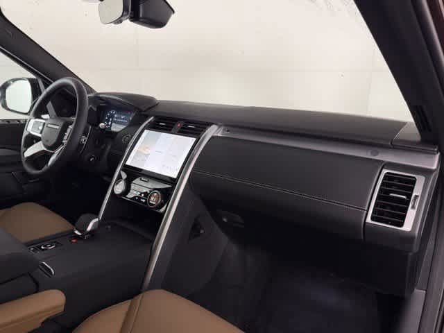New 2026 Land Rover Discovery Limited Edition AWD/4WD image 14