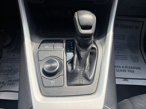 Used 2020 Toyota RAV4 XLE w/ Carpet Mat Package AWD/4WD image 16