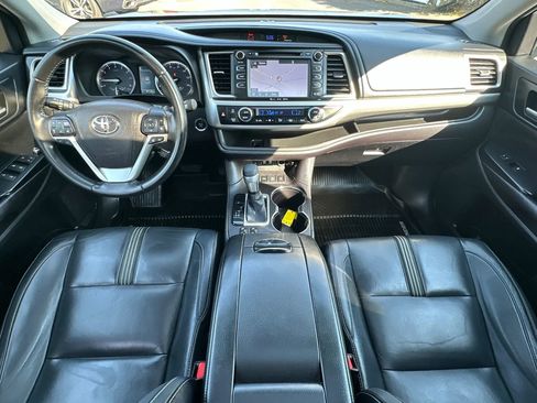 Used 2017 Toyota Highlander SE AWD/4WD image 11