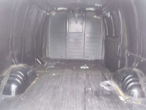 Used 2023 Chevrolet Express 2500 w/ Driver Convenience Package RWD image 5