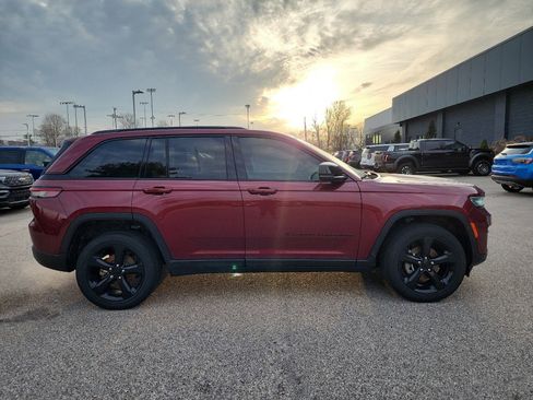 Used 2023 Jeep Grand Cherokee Altitude image 8