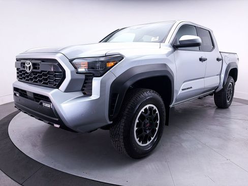 Used 2024 Toyota Tacoma TRD Off-Road w/ TRD Off Road Upgrade Package AWD/4WD image 12
