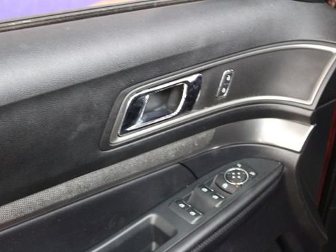 Used 2019 Ford Explorer XLT AWD/4WD image 13