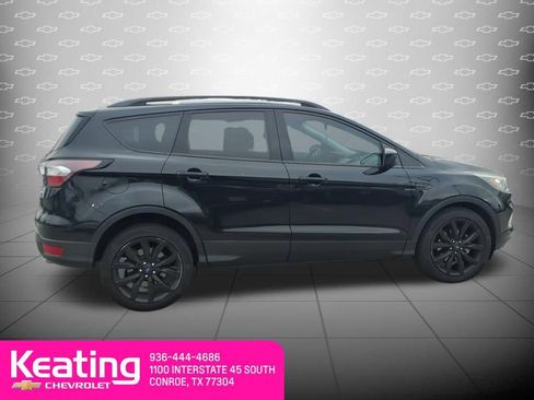 Used 2018 Ford Escape SE w/ SE Sport Appearance Package FWD image 4