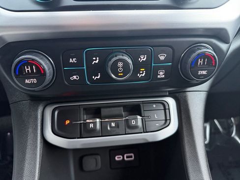 Used 2023 GMC Acadia SLE w/ Driver Convenience Package image 8