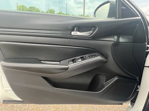 Used 2025 Nissan Altima 2.5 SV FWD image 18