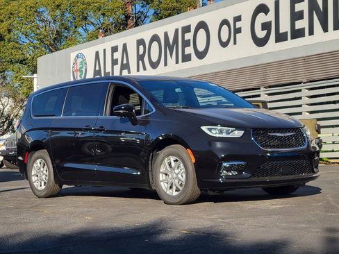 New 2026 Chrysler Pacifica Select image 25