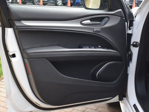 Used 2022 Alfa Romeo Stelvio Veloce AWD/4WD image 23