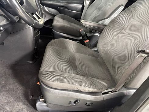 Used 2020 Dodge Grand Caravan SE FWD image 8