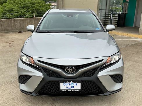 Used 2018 Toyota Camry SE FWD image 11