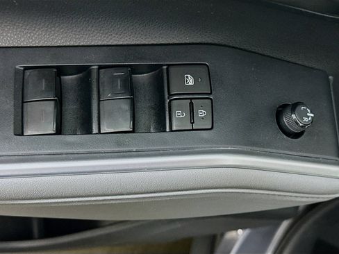 Used 2023 Toyota Highlander LE image 15