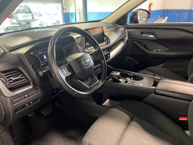 Used 2025 Nissan Rogue SV FWD image 24
