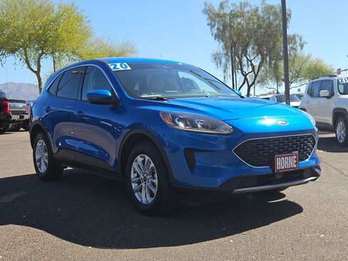 Used 2020 Ford Escape SE image 3