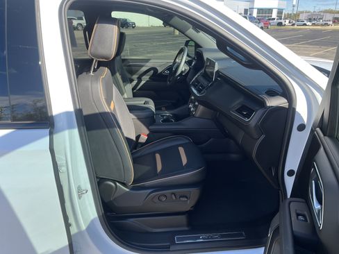 Used 2024 GMC Yukon AT4 w/ AT4 Premium Plus Package AWD/4WD image 17