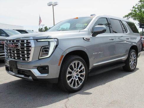 Used 2025 GMC Yukon Denali AWD/4WD image 3