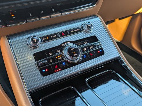 Used 2022 Lincoln Aviator Black Label Grand Touring image 28