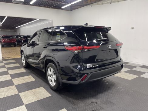 Used 2021 Toyota Highlander L image 2