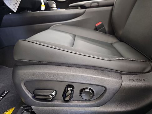 New 2026 Lexus UX 300h AWD image 32