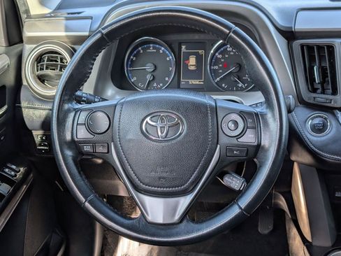 Used 2018 Toyota RAV4 Limited image 16