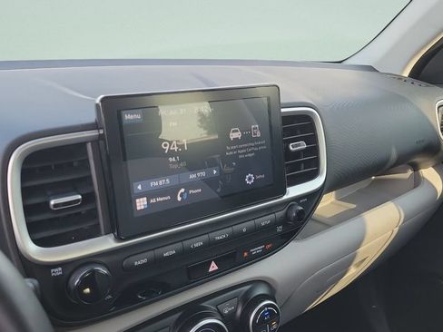 Used 2022 Hyundai Venue SEL FWD image 19